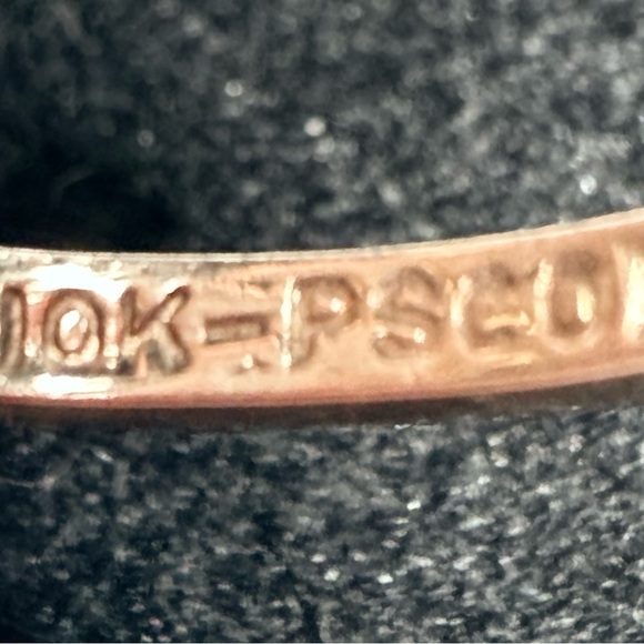 Vintage 10KY Featuring an Oval Honey Colored Cats Eye Gemstone Ring - Picture 3 of 3